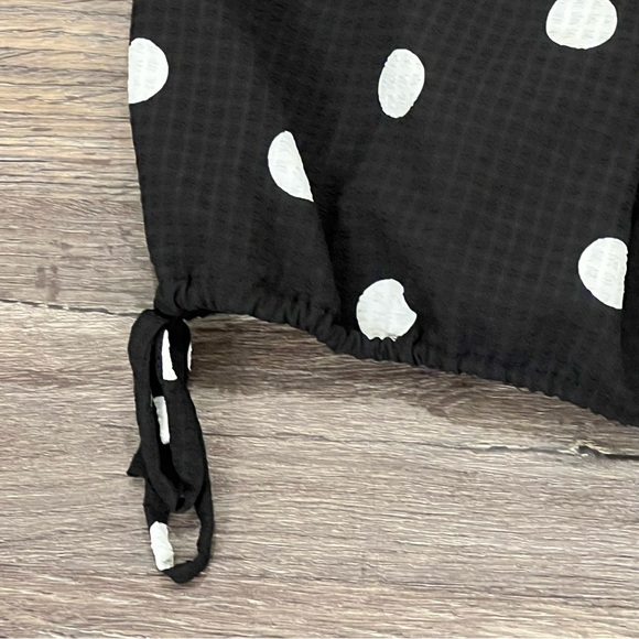 Scoop Women's Flutter Sleeve Black White Polka Dot Top with Tie Hem Size Large - Picture 2 of 9